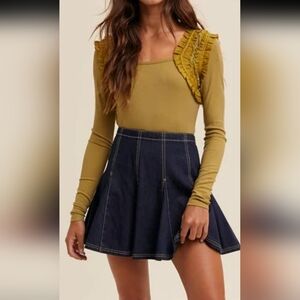 Listicle Green Rexie Ruffle Shoulder Knit Long Sleeve Top Size Small NWT